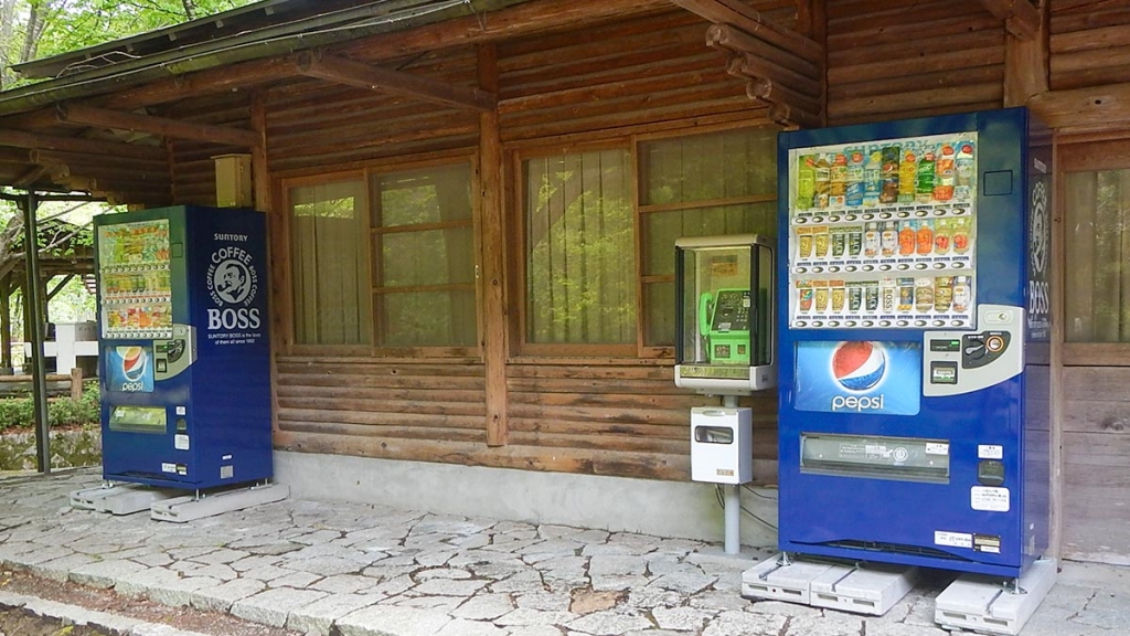 田辺川湯キャンプ場の自動販売機