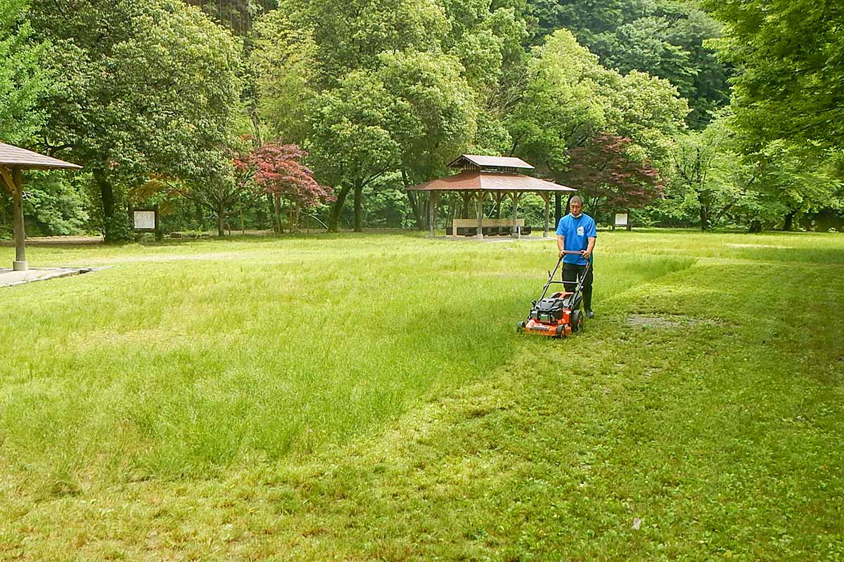 メンテナンス07／芝生サイトの草刈り